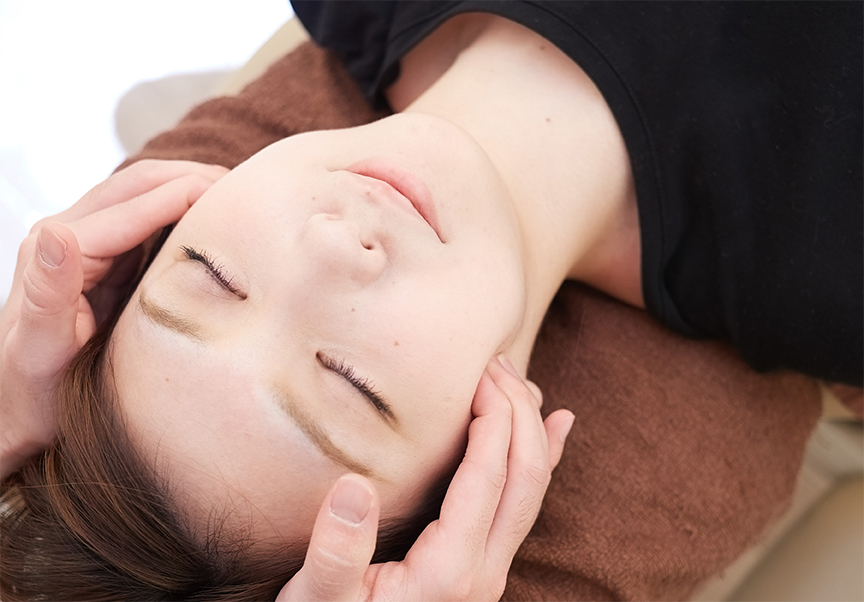 プレミアム美容コースの小顔調整施術